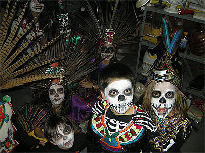 Azteca Dance, Children dressed in Aztec clothes